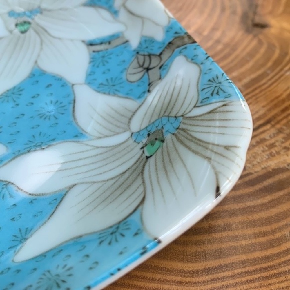 Japanese Magnolia Plate Blue - Picture 4 of 4